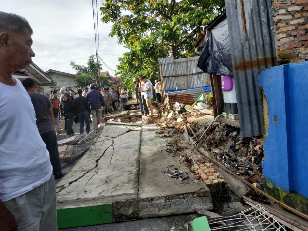 Pagar Tembok Sekolah Tumbang, Korban Pingsan