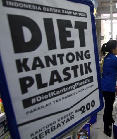 Kebijakan Kantong Plastik Berbayar Bikin Resah Warga