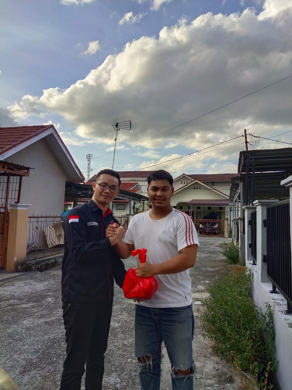 Repdem Pekanbaru Bagikan 500 Paket Ikan Segar, Bantu Ringankan Beban Masyarakat Saat Pandemi Covid 19