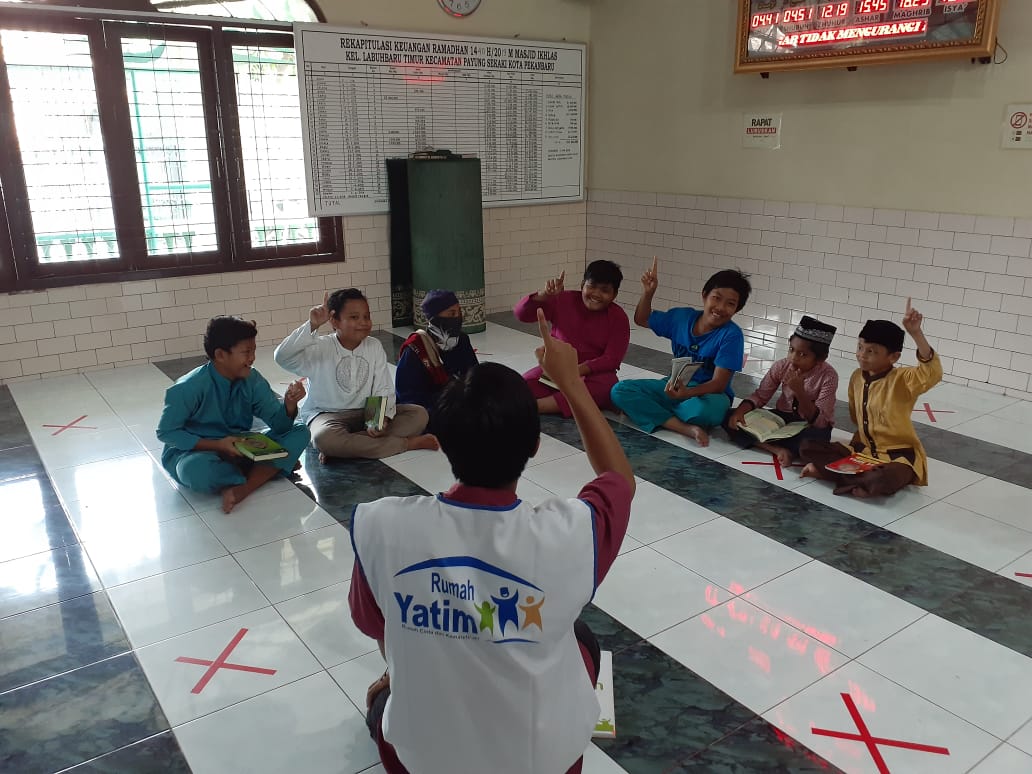 Rumah Yatim Salurkan Kitab Suci Ke MDTA Al Ikhlas, Untuk Mewujudkan Generasi Pecinta Al-Qur'an