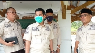 IIB Nursaleh Bersama Anggota DPRD KAMPAR Kunjungi Tugu Khatulistiwa dan Makam Syech Burhanudin