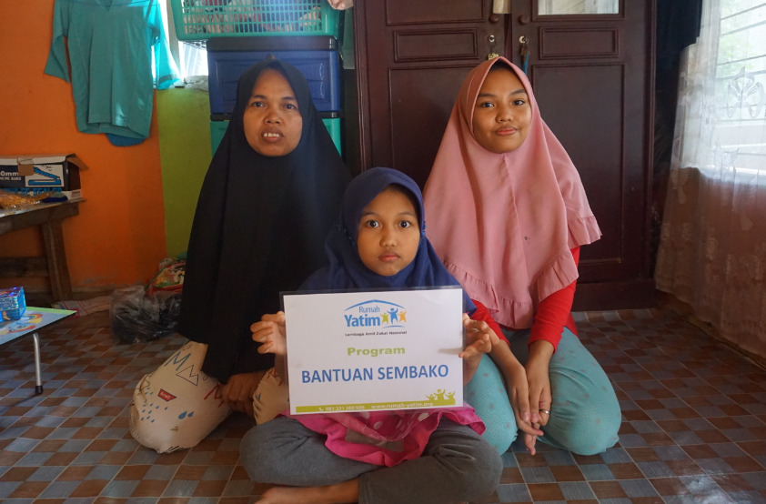 Rumah Yatim Berikan Bantuan untuk Keluarga Syahira Wirman, Yatim Berprestasi Asal Riau   