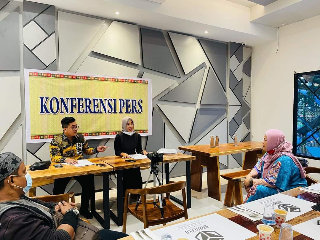 Usai Konferensi Pers Bersama Lawyernya SDY Kini Ditahan Kejati Riau
