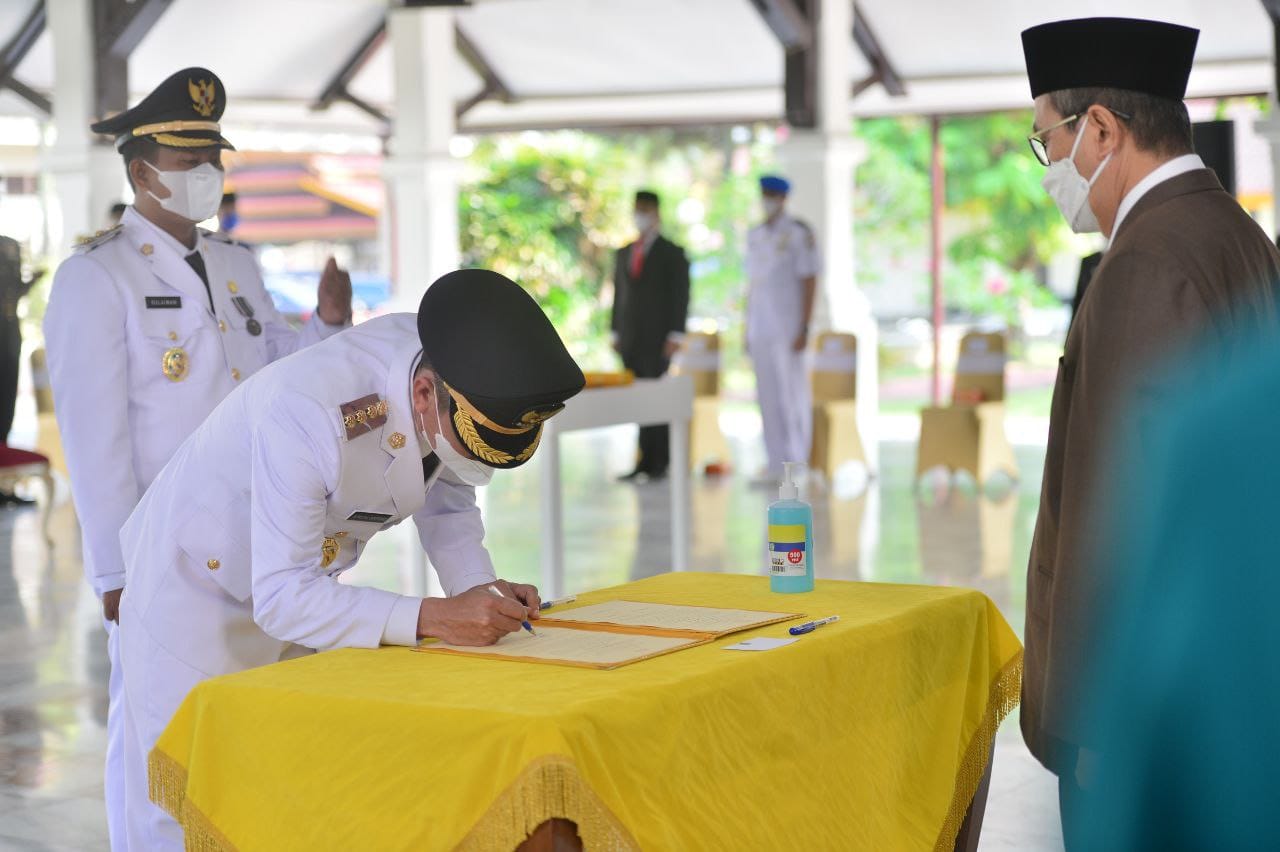 Dihadapan Gubernur, Bupati dan Wakil Bupati Rokan Hilir di Lantik