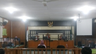 MAJLIS HAKIM HARDIK TERDAKWA KARNA   PAKSA SAKSI UNTUK JAWAB DAN BUAT KESIMPULAN SENDIRI  DI SIDANG LANJUTAN PERKARA 501