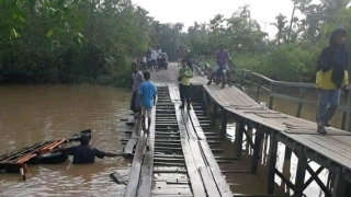 Dinas PUPR Riau Akan Bantu Perbaikan Jembatan Kayu Parit 16 Pulau Kecil Inhil