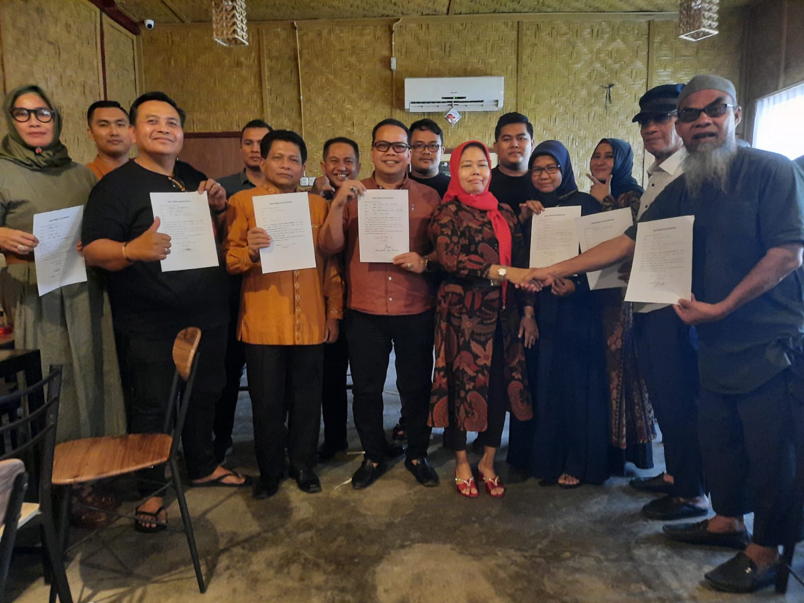 Pengacara Senior Dukung Dewi Septriany Maju sebagai Calon Ketua DPC PERADI Pekanbaru 2022-2027