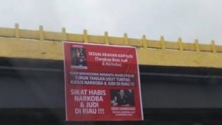 Spanduk Desak Polisi Sikat Narkoba dan Judi di Riau Terpajang di Flyover Pekanbaru