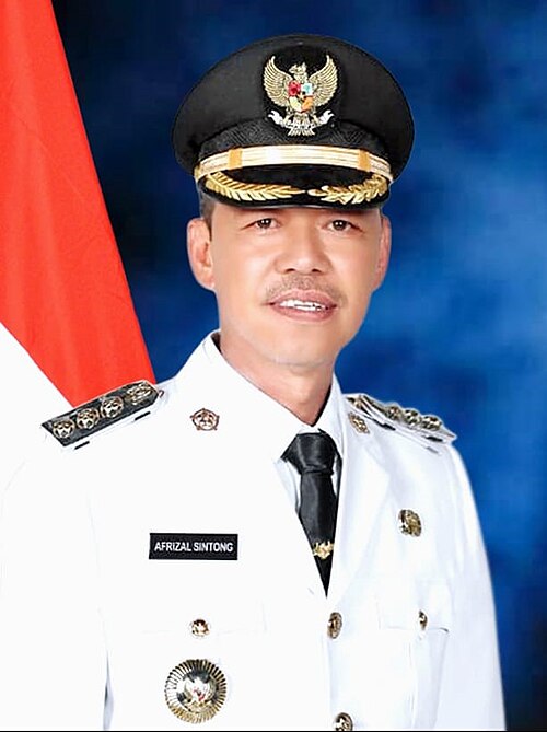 Dikabarkan Kuasai 15 Unit Mobil Dinas Mewah, Mantan Bupati Rohil Beri Klarifikasi.